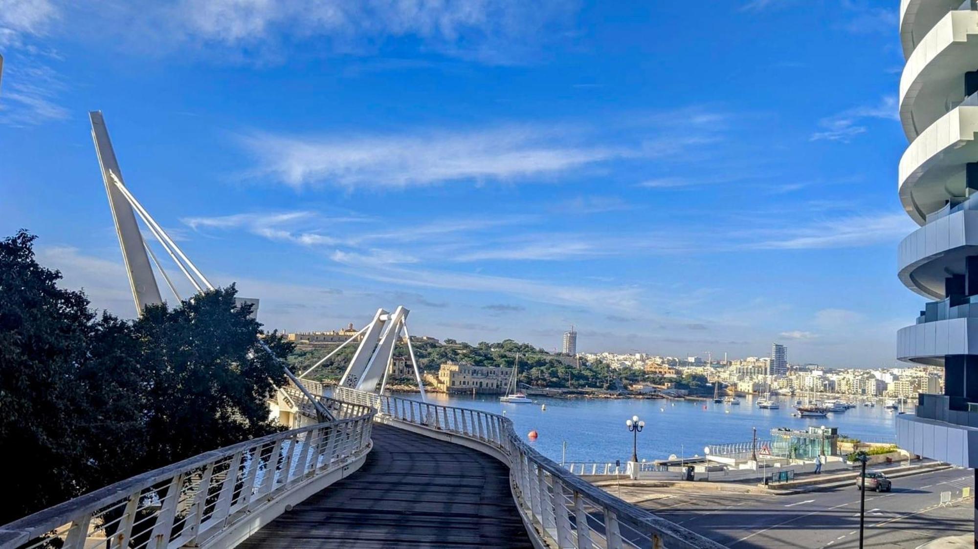 Tigne Sliema Three Bedrooms Apartment Luaran gambar