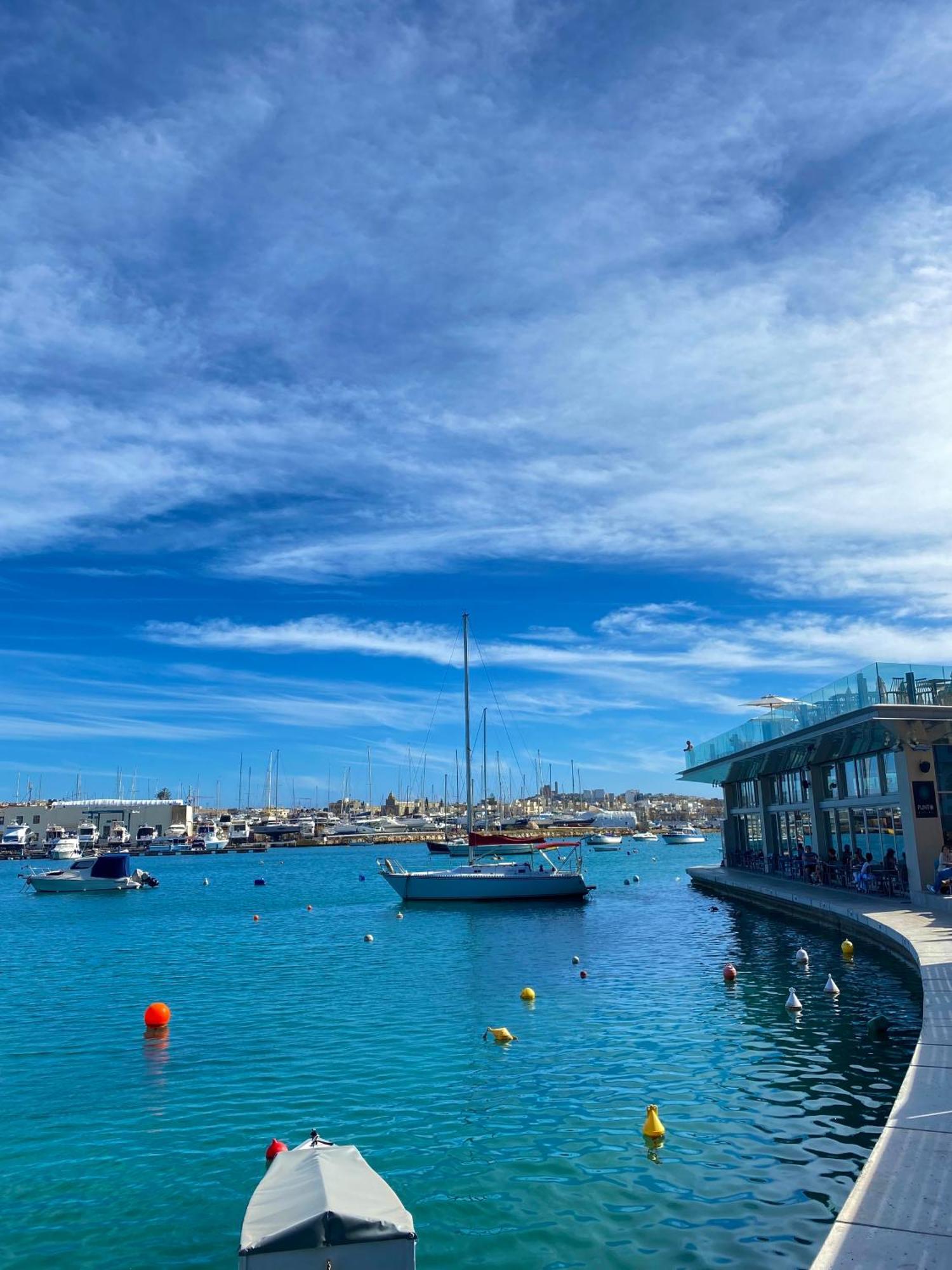 Tigne Sliema Three Bedrooms Apartment Luaran gambar