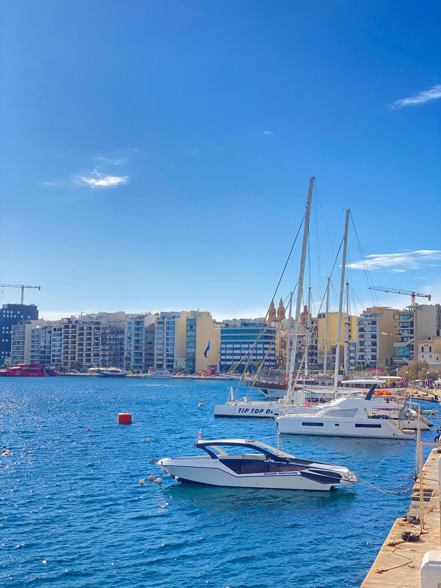 Tigne Sliema Three Bedrooms Apartment Luaran gambar