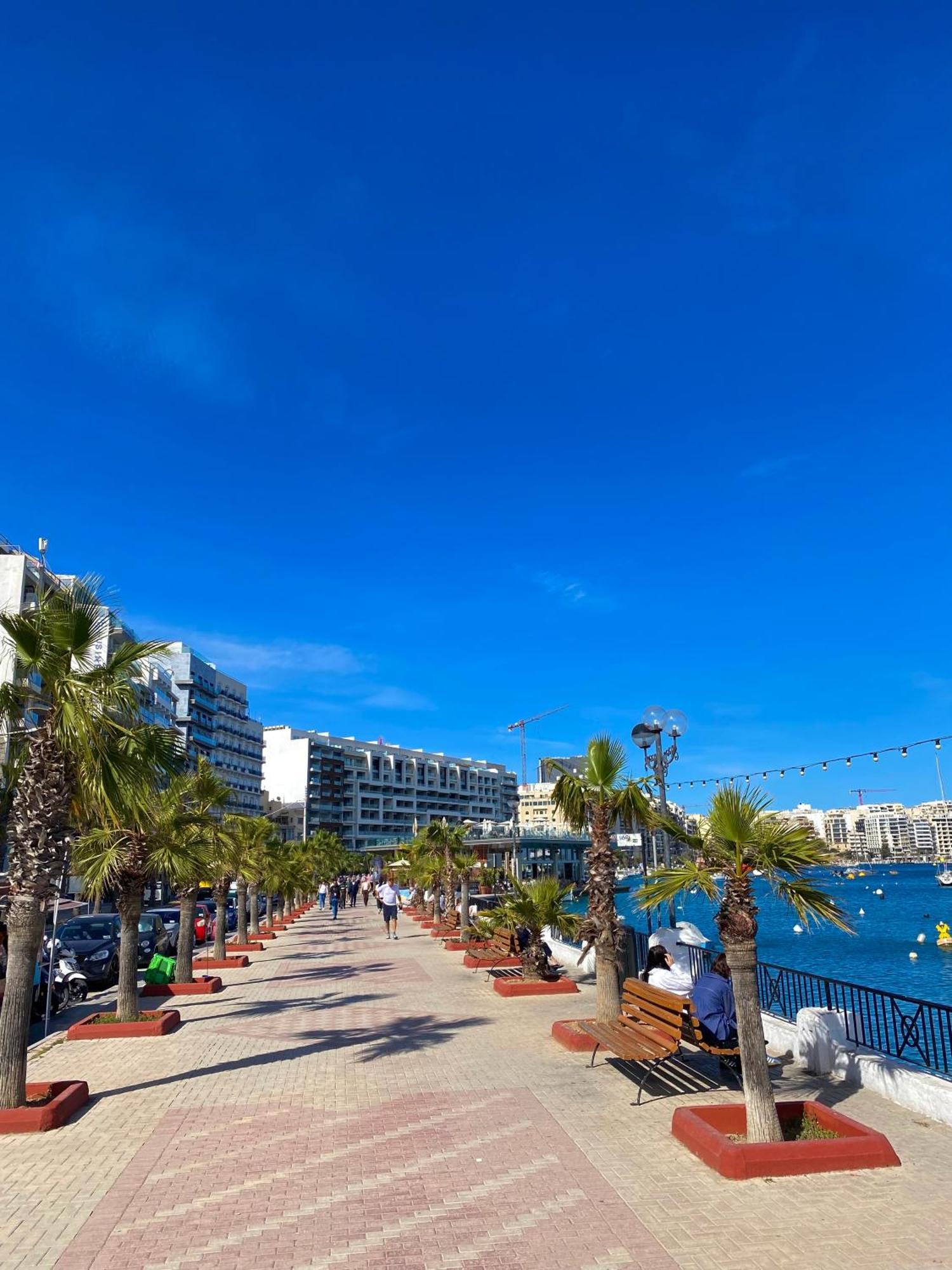 Tigne Sliema Three Bedrooms Apartment Luaran gambar