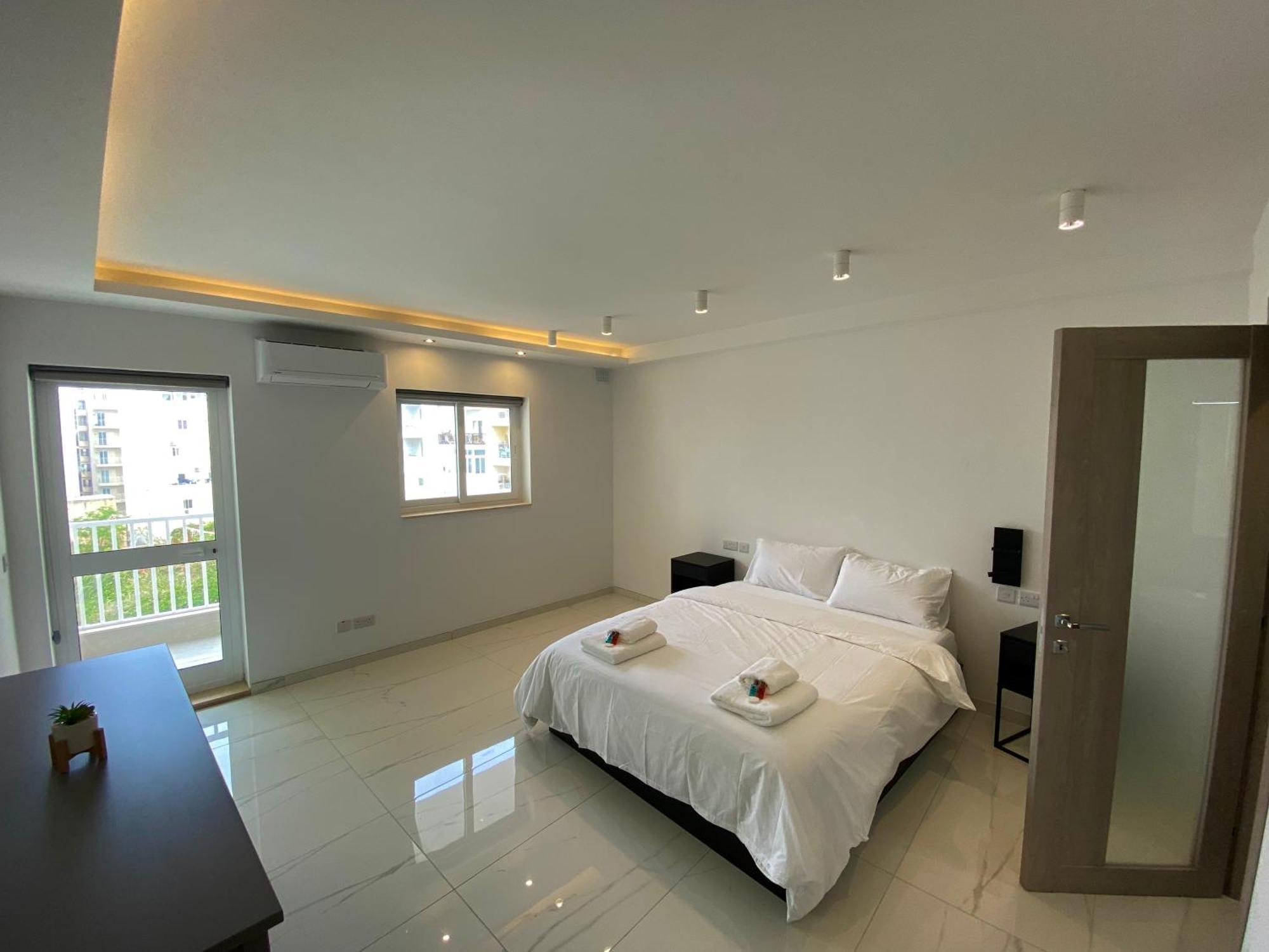 Tigne Sliema Three Bedrooms Apartment Luaran gambar