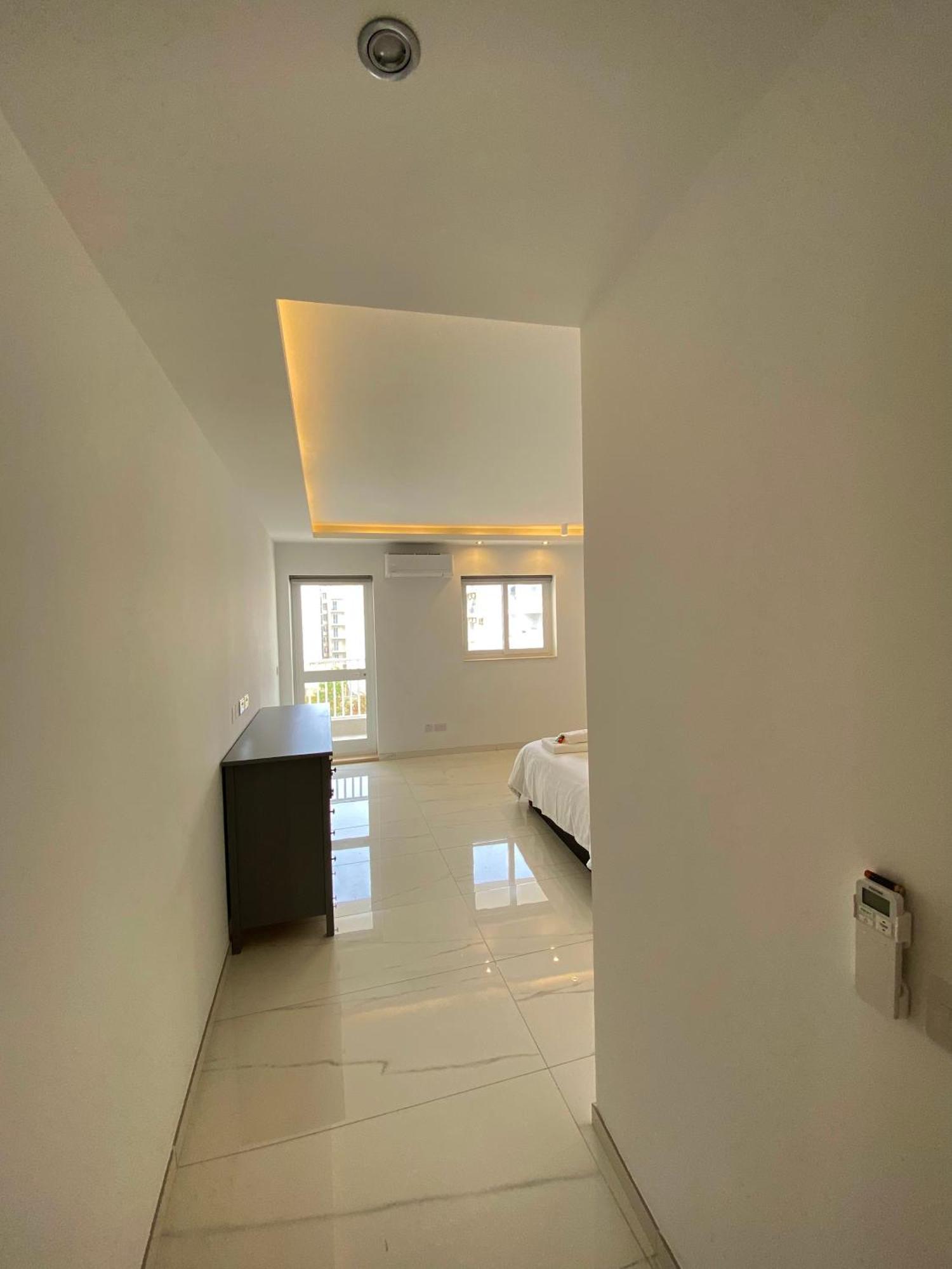 Tigne Sliema Three Bedrooms Apartment Luaran gambar