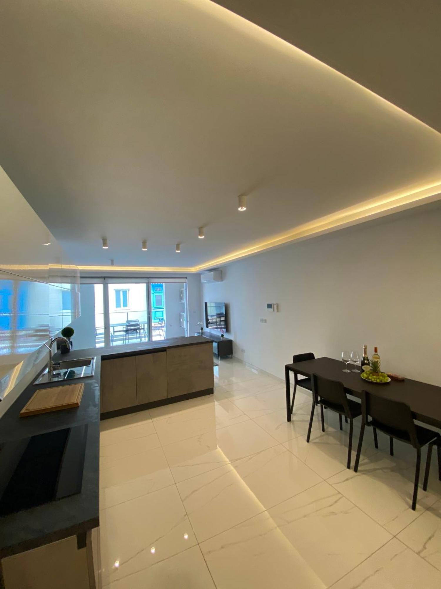 Tigne Sliema Three Bedrooms Apartment Luaran gambar