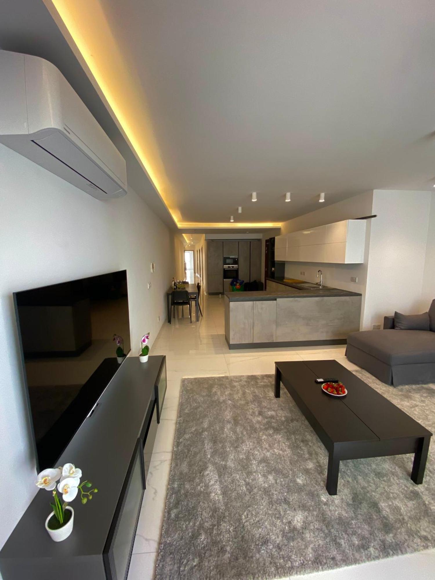 Tigne Sliema Three Bedrooms Apartment Luaran gambar