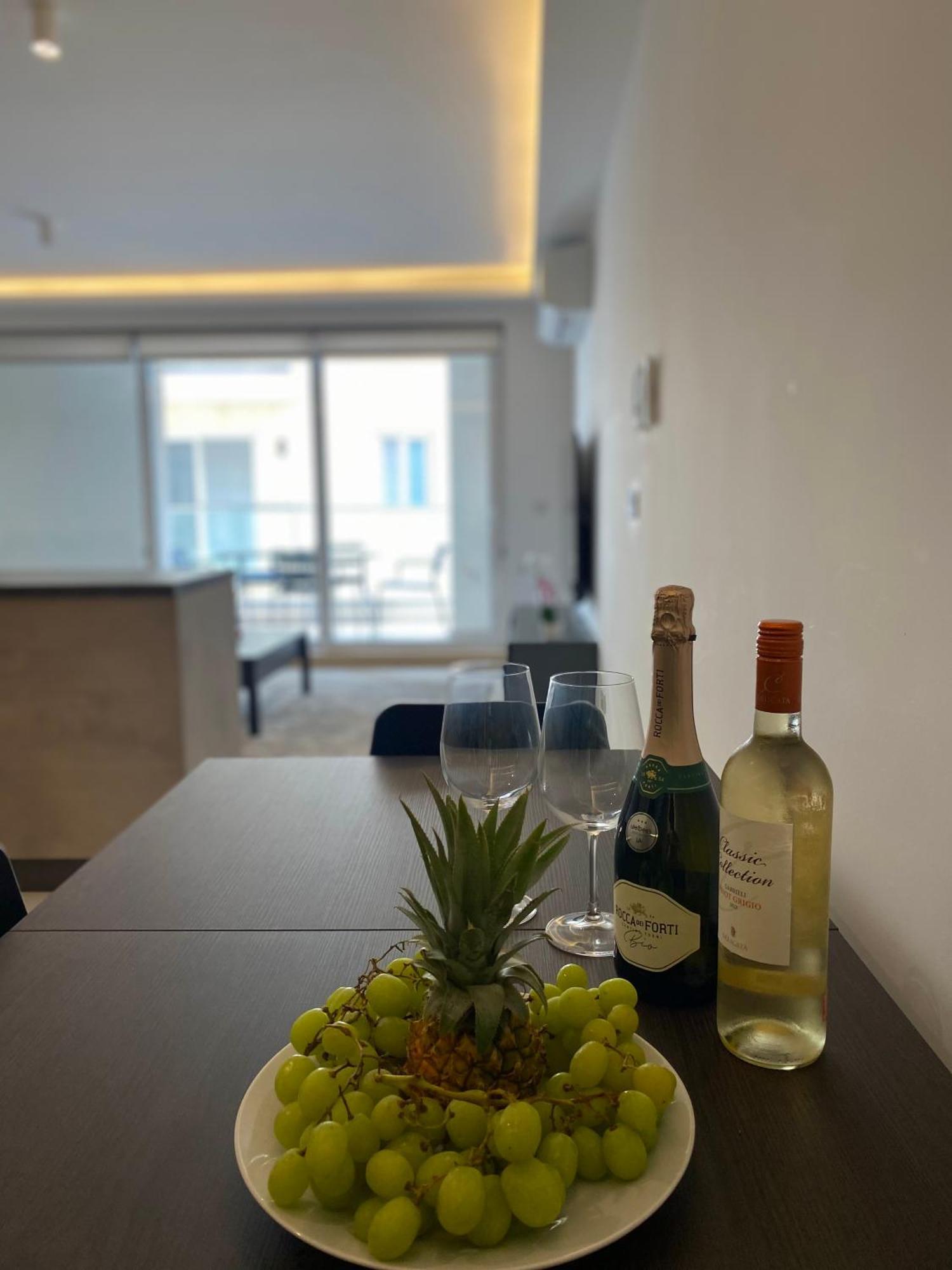Tigne Sliema Three Bedrooms Apartment Luaran gambar