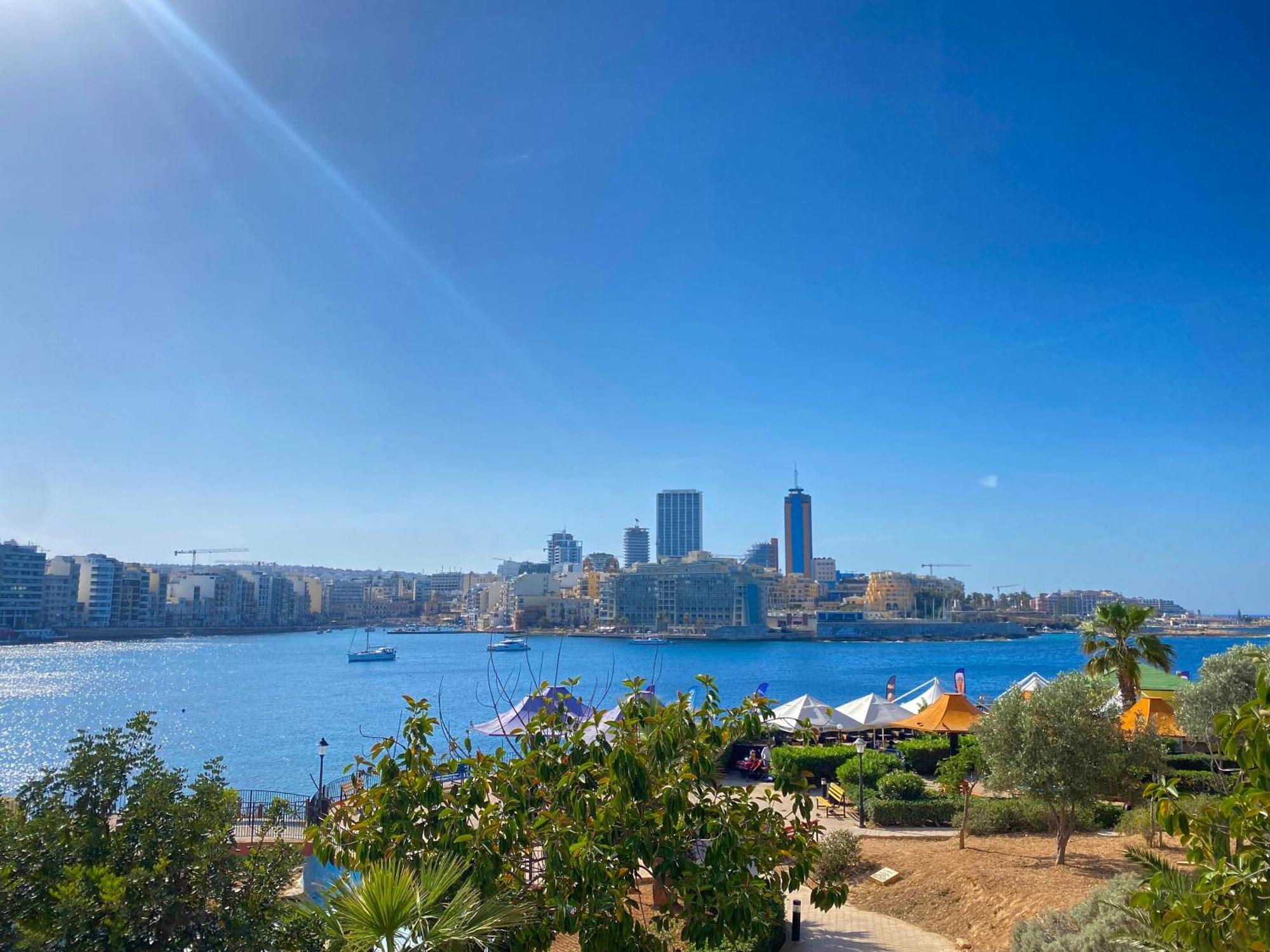 Tigne Sliema Three Bedrooms Apartment Luaran gambar