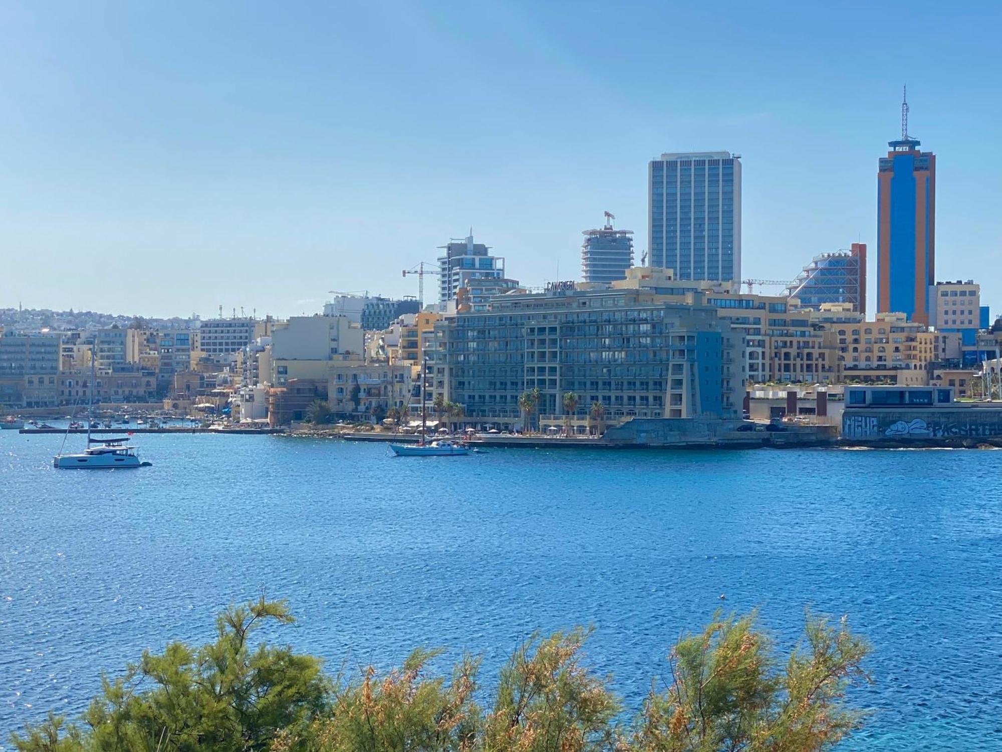 Tigne Sliema Three Bedrooms Apartment Luaran gambar