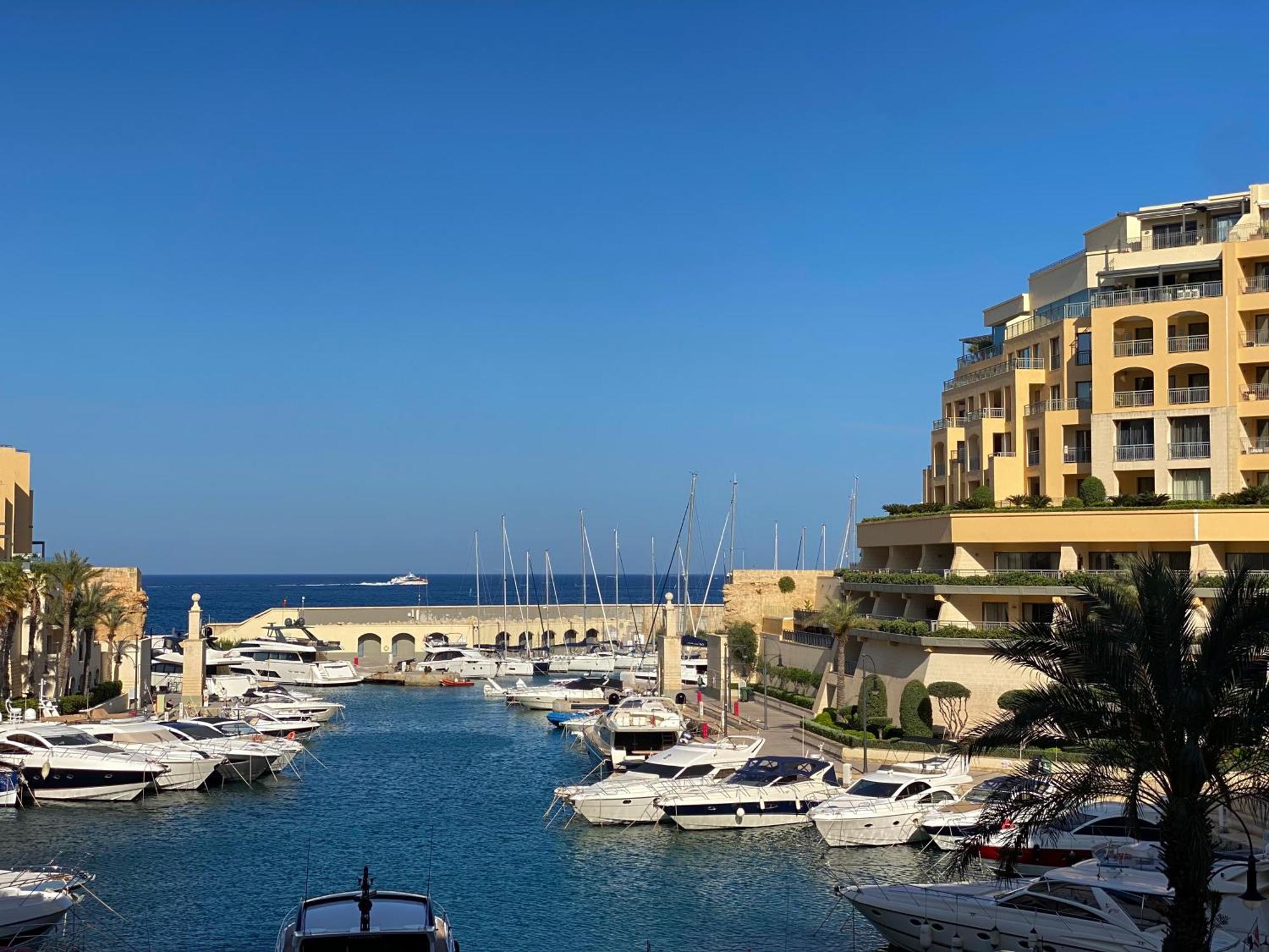 Tigne Sliema Three Bedrooms Apartment Luaran gambar