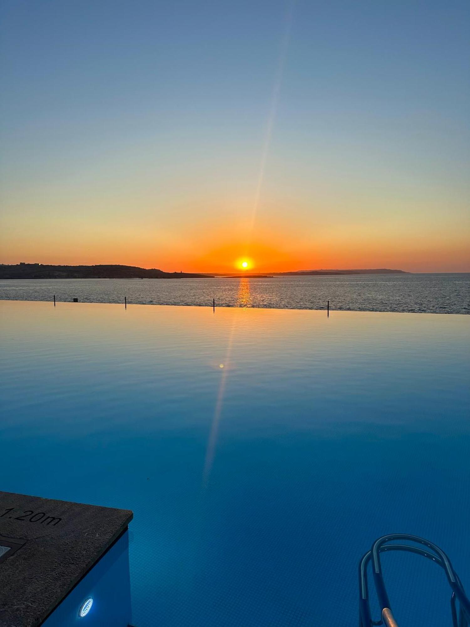 Tigne Sliema Three Bedrooms Apartment Luaran gambar